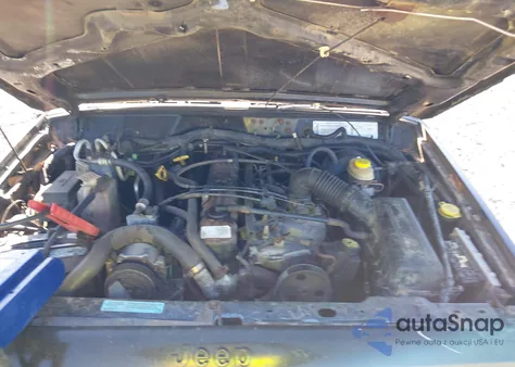 2000 Jeep Cherokee Sport from USA, damaged, VIN 1J4FF48S7YL185111